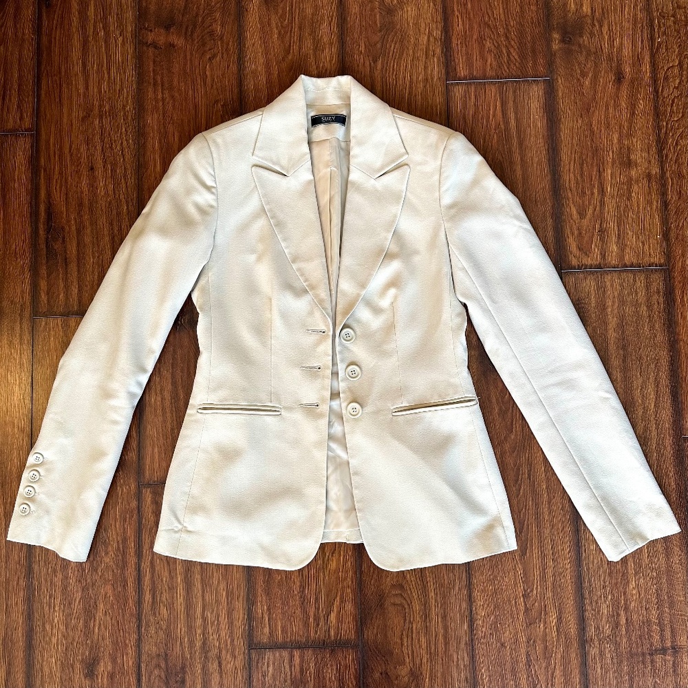Suzy Shier Women's Beige Blazer - size 3/4